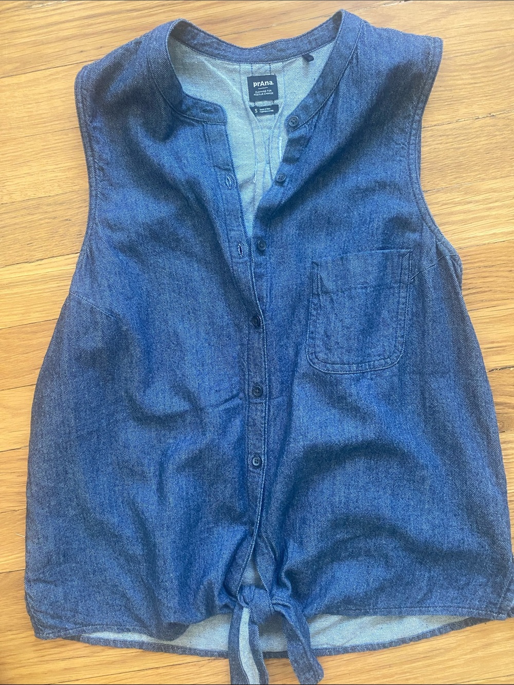 Prana Women’s Sunrise Peak Top Sleeveless Deep Denim Button Front Size S